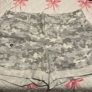 Time and Tru Light Gray Camouflage Women Shorts